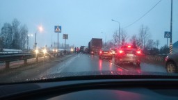 На Мурманском шоссе очередное ДТП перекрыло движение на Петербург