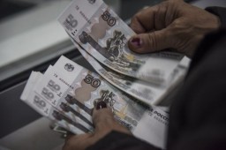Россияне теряют более 4 тысяч рублей из-за контрсанкций