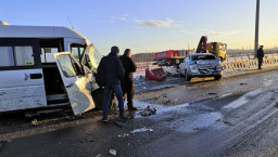 Под Петербургом маршрутка насмерть сбила водителя, оказавшегося на дороге после ДТП