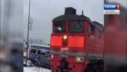 На переезде в Кудрово маршрутка столкнулась с локомотивом, пострадали четверо пассажиров
